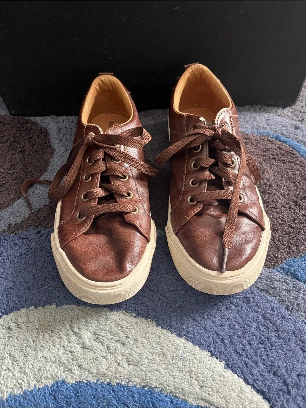 Old Navy Brown Leather Low-Top Boy’s size 3 Sneakers